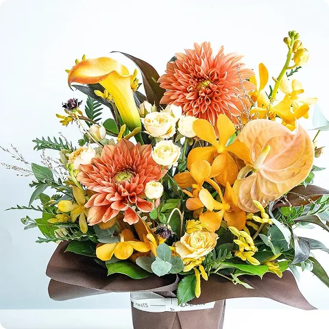 オーダー生花 花束 アレンジメント ダリア ヨウシュヤマゴボウ ギフト お祝い オータム】ダリアのアンティークなアレンジメントM | お花の通販AND